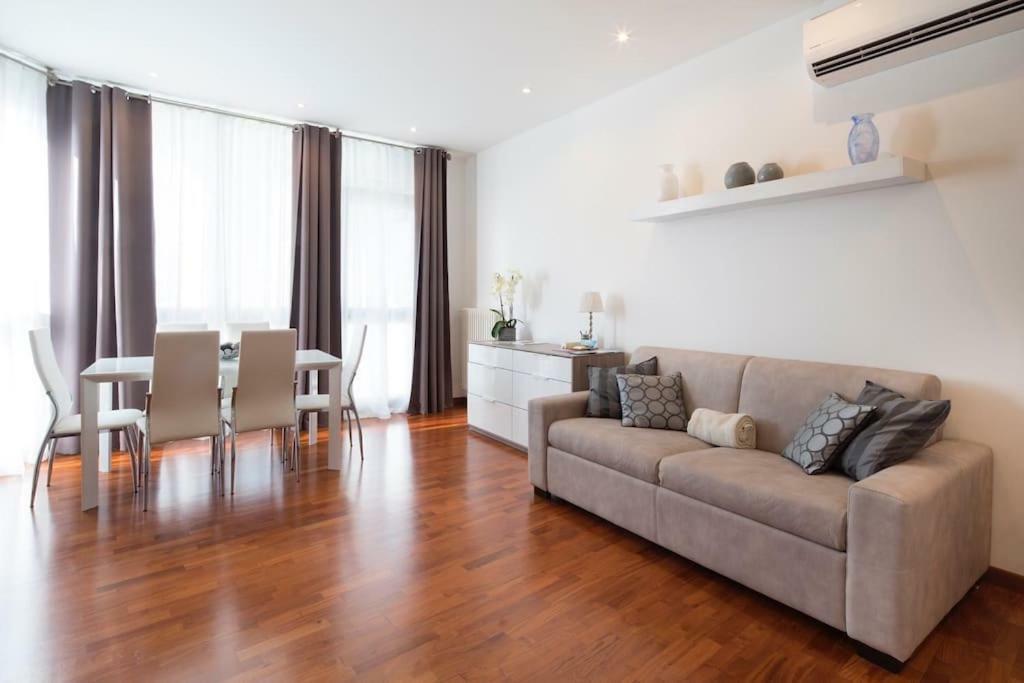 Modern Sunny Apartment In Residental Area Venice Exterior photo