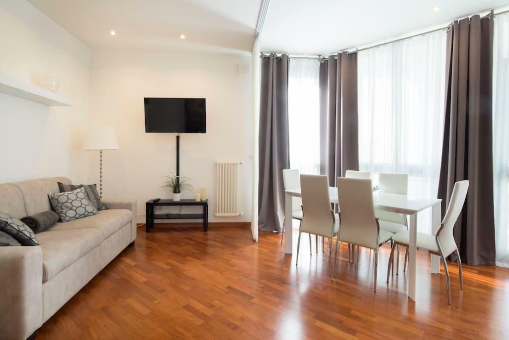 Modern Sunny Apartment In Residental Area Venice Exterior photo